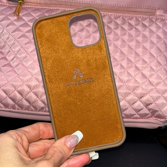 iPhone 13 Cases - Picture 3 of 16